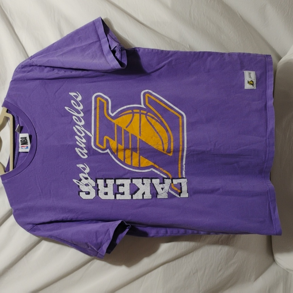 (X-82) SALE! Los Angeles Lakers LeBron James Purple NBA Shirt Sz.M Gently Worn
